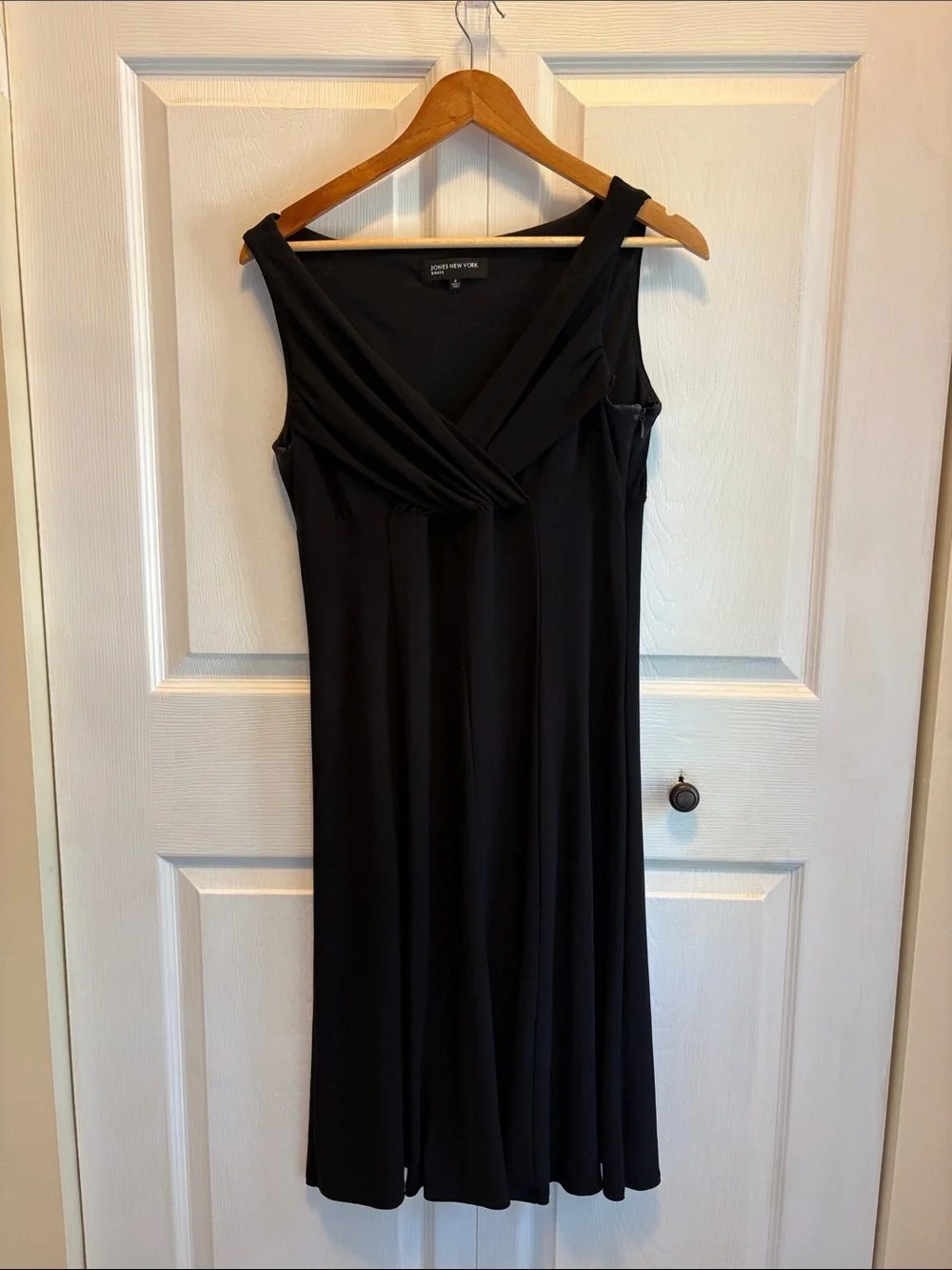 Jones New York Black Sleeveless Surplice V-Neck Pleated Midi Dress Size 8 - Picture 1 of 8